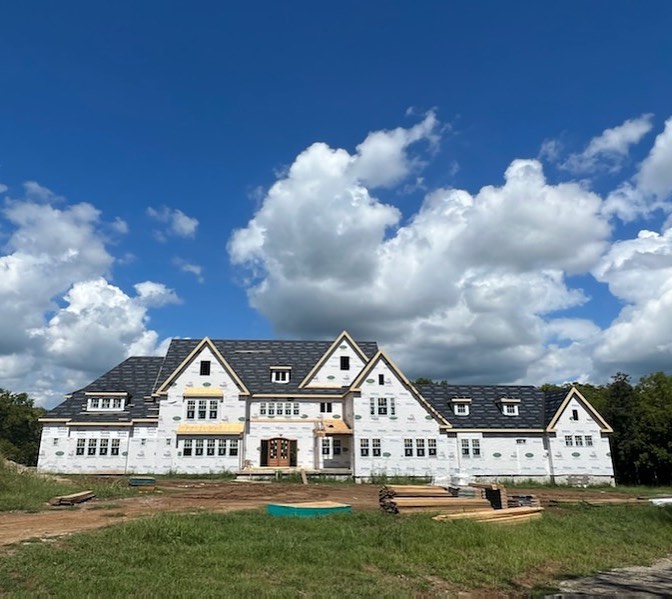 Beautiful house on a beautiful day! @paulvarneyconstruction @amylynnraines @monicaraines 
.
.
.
.
.
#collegegrovetn #willco #williamsoncountytn 
#southerncharm
#paulvarneyconstruction #customhomebuilder #customhomes 
#middletennessee #customcabinets #fireplace #hardwoodfloors #i❤️pvccustomhomes #sherwinwilliam #tileflooring